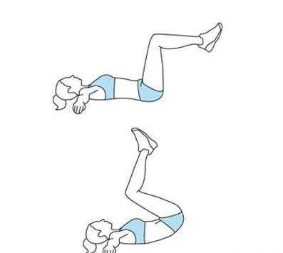 收紧你的腰腹部,然后抬起你的臀部和膝盖,这能锻炼到你的侧腰肌肉和